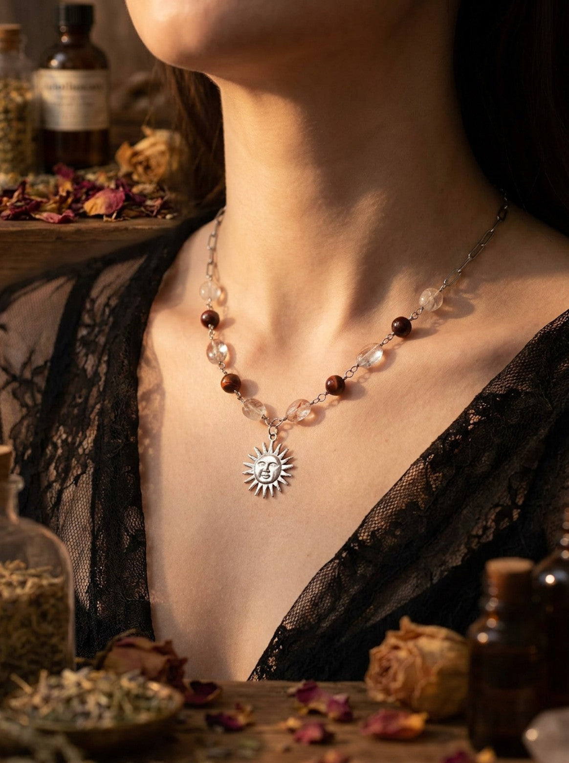 Collar de plata con dije de sol, hecho a mano