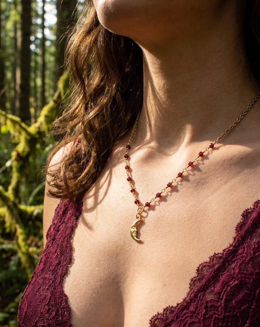 Moon | Face | Garnet | Gold | Necklace