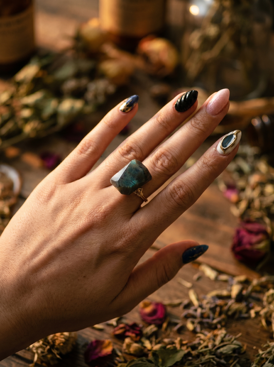Apatite Gold Wire Ring
